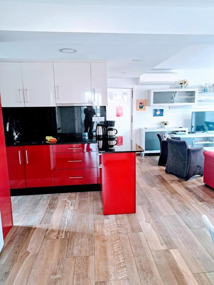 La Mamma Mia Apartment เบนิดอร์ม ภายนอก รูปภาพ